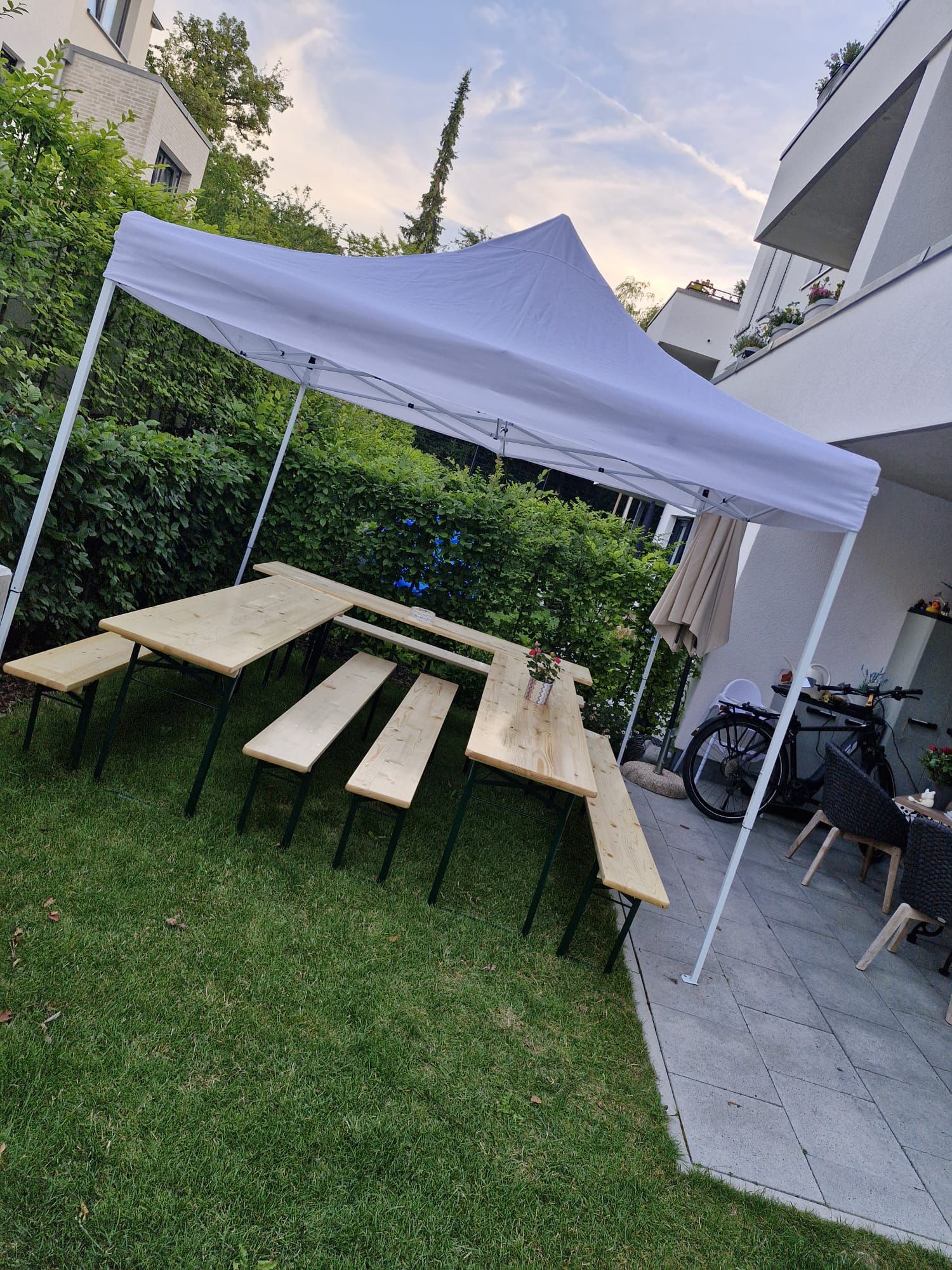 Bild_Pavilion_Bänke